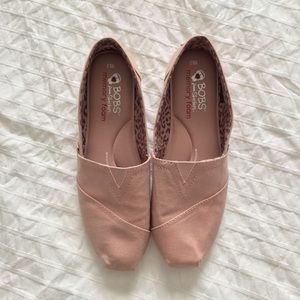 New BOBS Pretty Blush Pink Slip Ons Size 8.5
